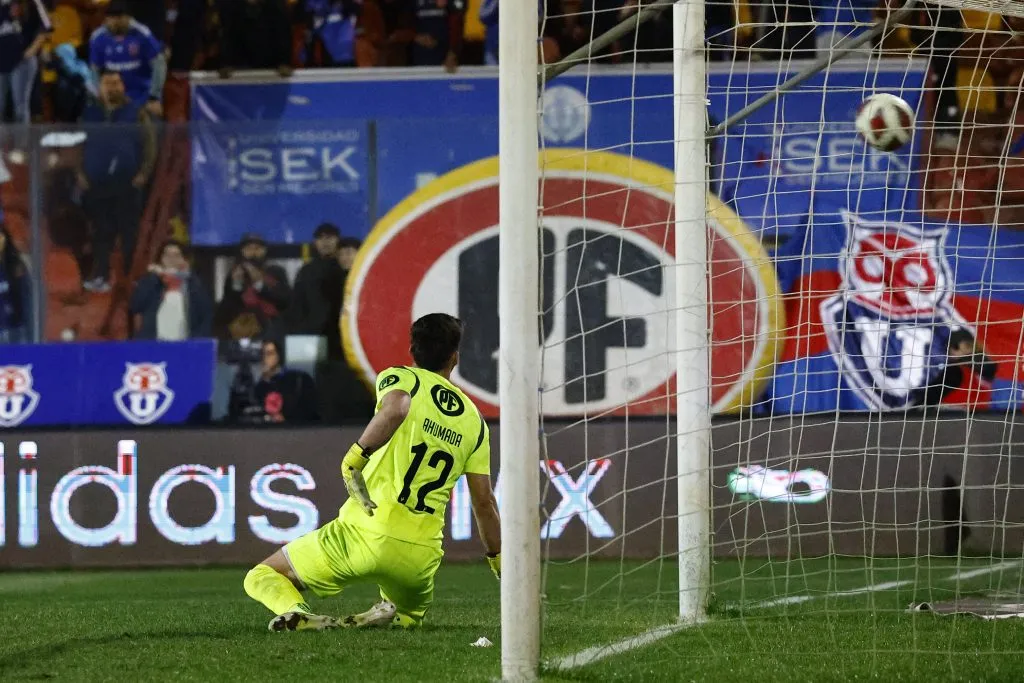 Así quedó Tomás Ahumada con el golazo de Leandro Fernández. No tuvo ninguna reacción posible. (Marcelo Hernández/Photosport).