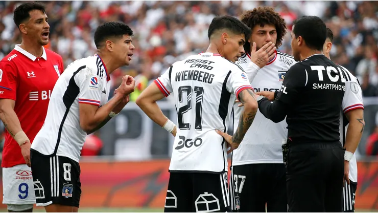Felipe González sigue dejando polémica en triunfo de Colo Colo a la UC.