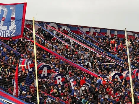 Reviven los bombos: el homenaje de los hinchas de la U a Chelo Díaz