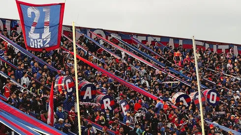 El emotivo homenaje de los hinchas de la U para Marcelo Díaz.