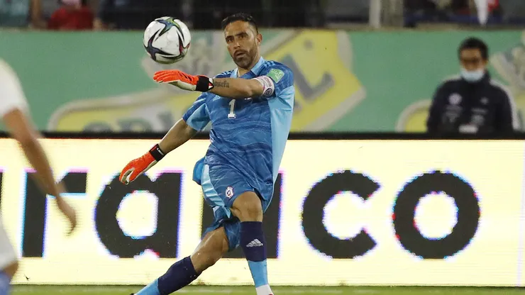Claudio Bravo quedó al margen de la Roja.