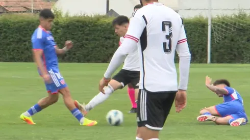 Leandro Hernández dejó con 10 jugadores a Colo Colo en el Superclásico de Proyección por esta fortísima falta.