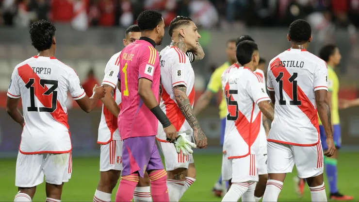 Claudio Pizarro está preocupado por el escaso recambio en Perú