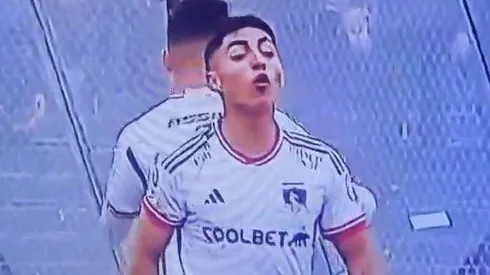 Jordhy Thompson reacciona a la jugada de Zampedri