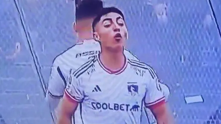 Jordhy Thompson reacciona a la jugada de Zampedri