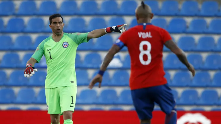 Vidal cuenta la firma sobre Bravo en La Roja.