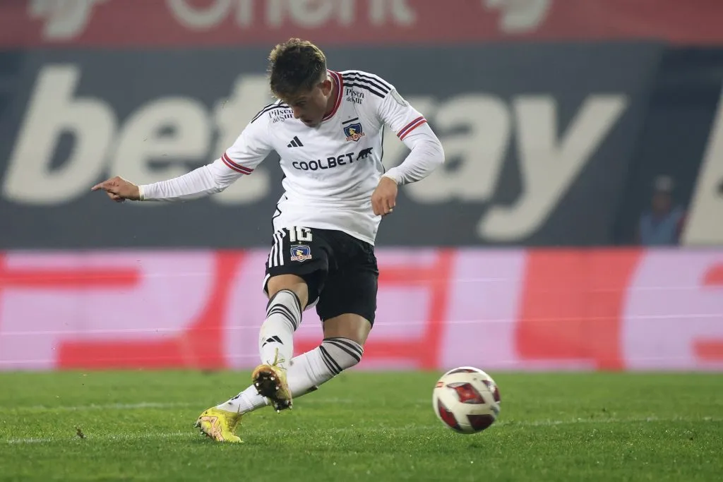 Parra apenas ha jugado dos partidos con la camiseta del Cacique. Ante la UC tendrá su primer duelo como titular. | Foto: Colo Colo.