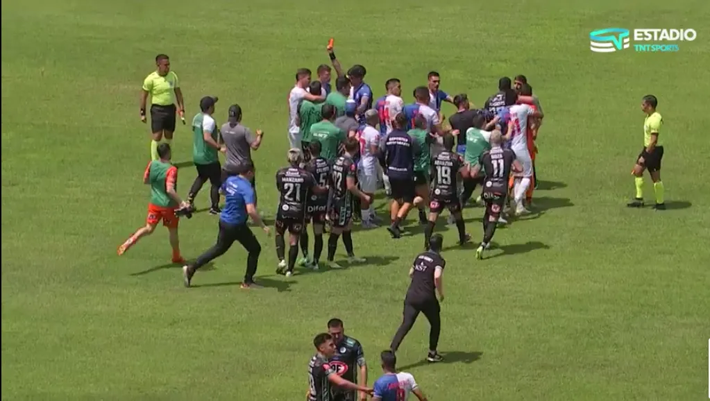 Mauricio Viana fue expulsado en Puerto Montt, mientras que un jugador de Antofagasta también se ganó la roja.