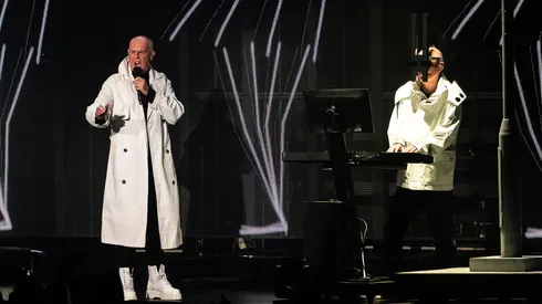 La banda británica compuesta por Neil Tennant y Chris Lowe hizo bailar a los miles de asistentes presentes en el Movistar Arena.