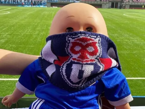 La historia del muñeco bullanguero que acompaña a la U