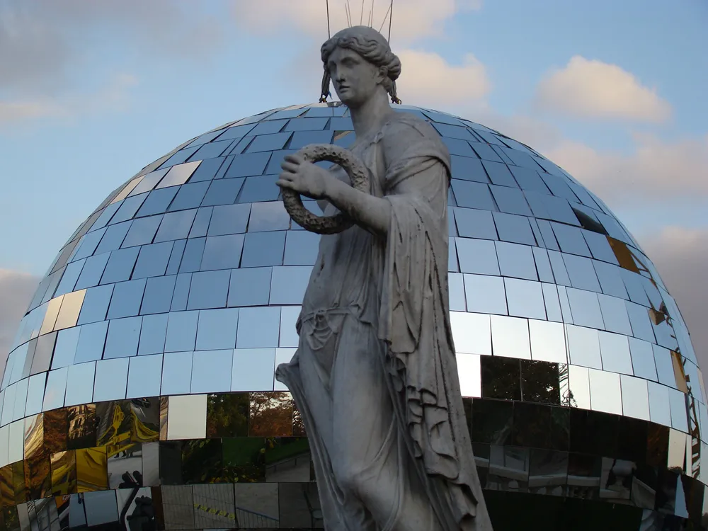 Bola Disco de Michel de Broin