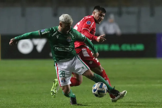 Gabriel Hachen en acción por el Audax Italiano. (Jorge Loyola/Photosport).