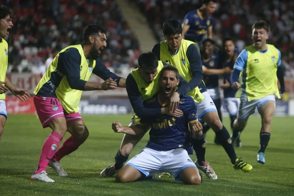 Larrivey la rompió en Magallanes contra Curicó.