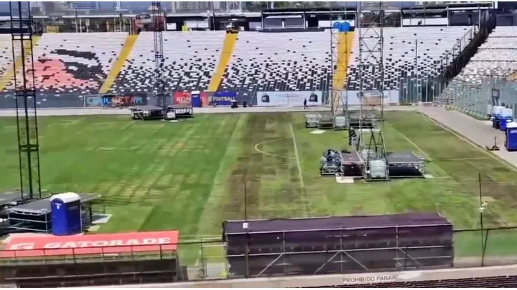 Así luce la cancha del Estadio Monumental.