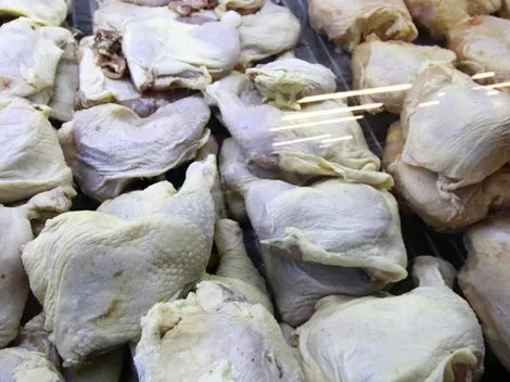 ¿Quiénes reciben la compensación por la colusión de pollos? Revisa el monto