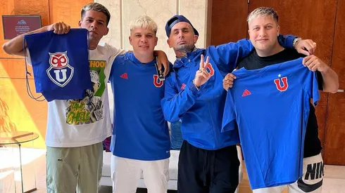 Emanuel Noir y Ke Personajes muestran los regalos que les mandó la U.