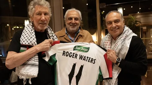 Roger Waters, quien ha defendido a Palestina en varias ocasiones, se fue con la camiseta de Palestino entre sus recuerdos de Chile.