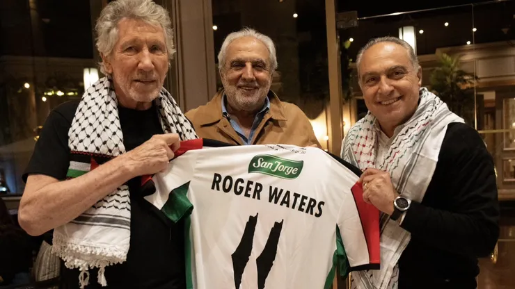 Roger Waters, quien ha defendido a Palestina en varias ocasiones, se fue con la camiseta de Palestino entre sus recuerdos de Chile.