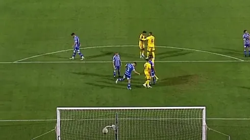 Thomas Galdames rompe la cancha previo a un penal de Boca