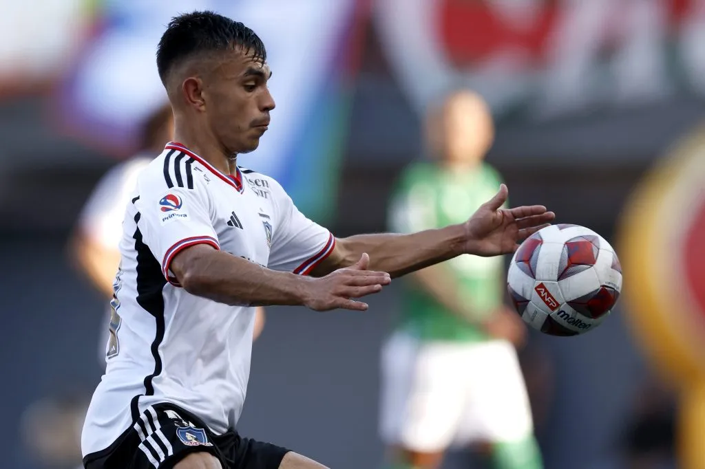 Vicente Pizarro sigue haciendo mérito para no salir más del once titular de Gustavo Quinteros. | Foto: Photosport.