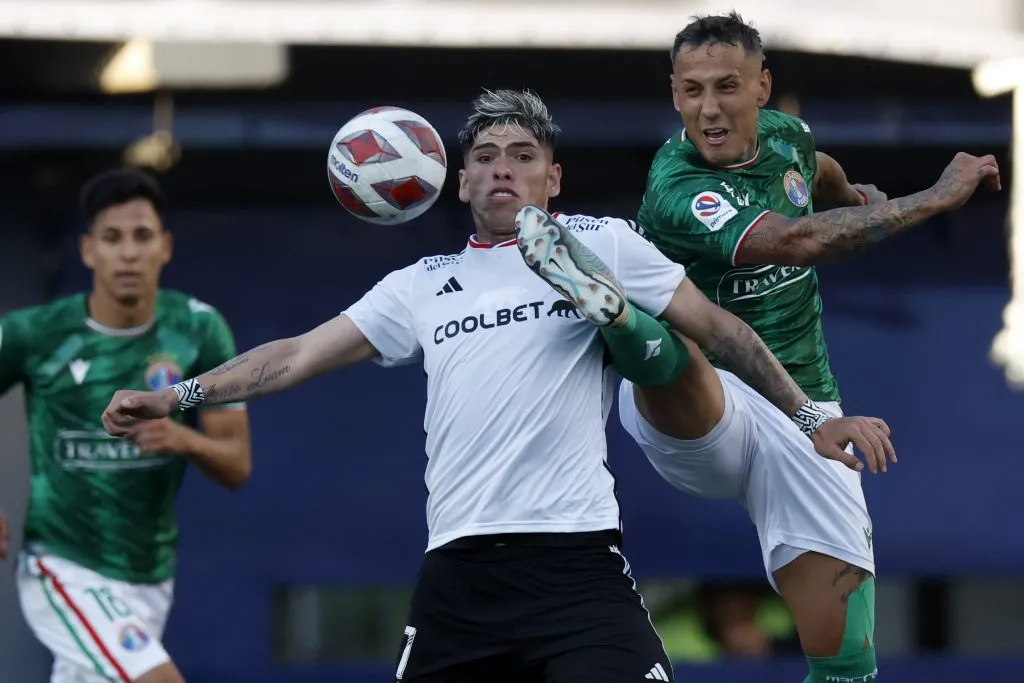 Pese a algunas imprecisiones, Carlos Palacios terminó siendo uno de los principales agentes de peligro de Colo Colo. | Foto: Photosport.