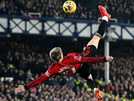 Huele a Puskas: golazo de Garnacho abre el camino para el United