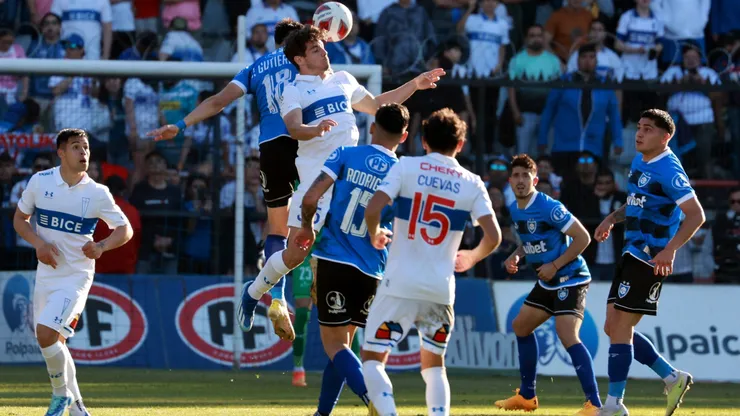 La UC aguantó los ataques de Huachipato en Talcahuano.