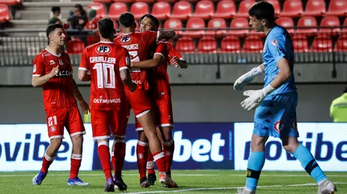 Unión La Calera gana, gusta y golea a Unión Española.