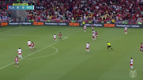 Pulgar asistió para el único gol del Flamengo a Bragantino