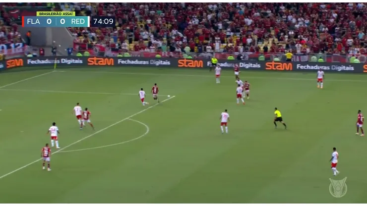 Pulgar asistió para el único gol del Flamengo a Bragantino