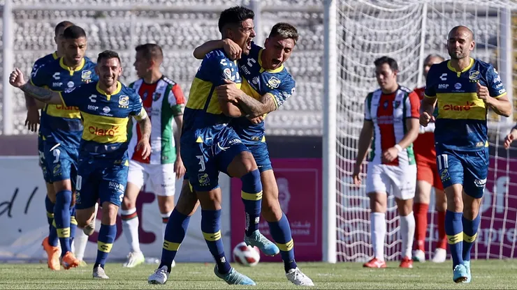 Everton venció a Palestino y le respira de cerca a Colo Colo por el cupo a la fase previa de Copa Libertadores.