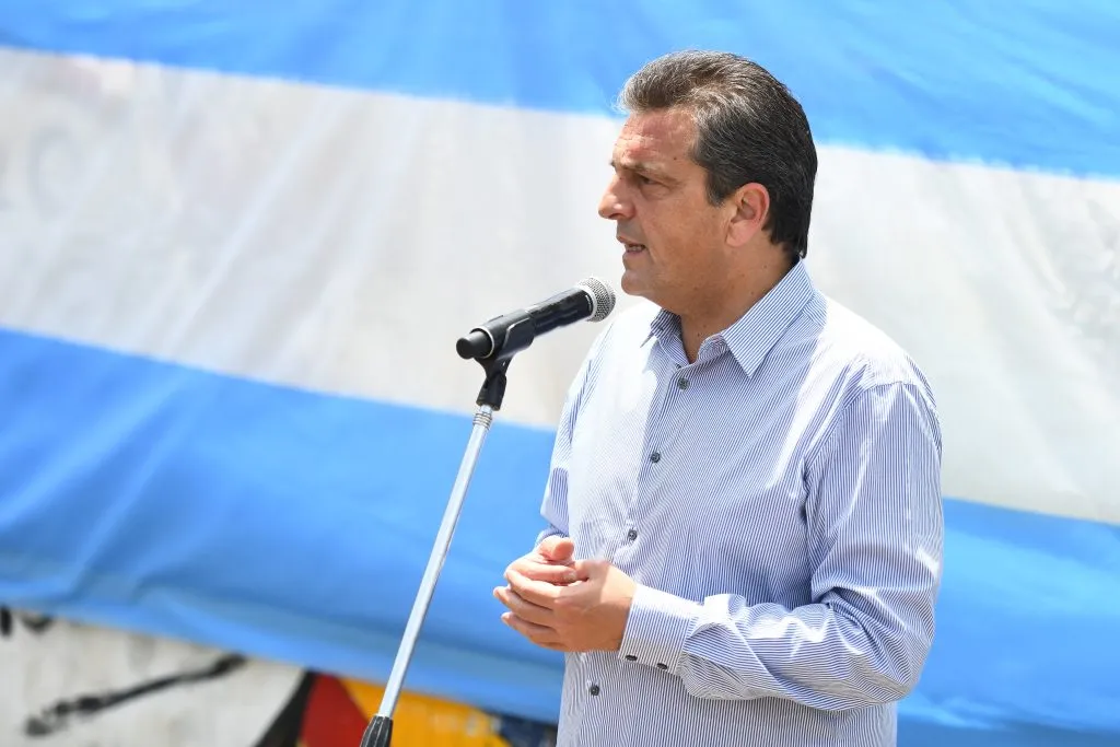 Claudio Tapia habría pedido a Lionel Scaloni y compañía un apoyo a Sergio Massa en las elecciones presidenciales de Argentina. | Foto: Getty Images.