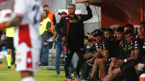 Ronald Fuentes transparentó sus deseos de seguir como director técnico de Unión Española de cara al 2024. | Foto: Photosport