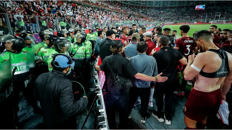 El ataque de la policía de Perú a los jugadores de Venezuela.