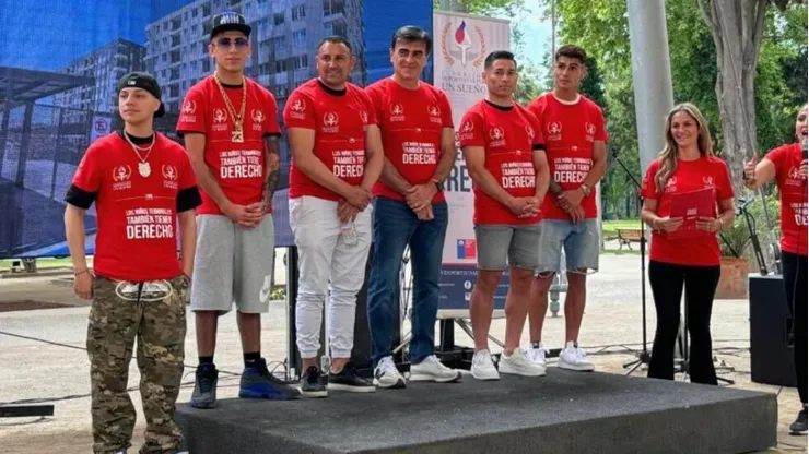 Gustavo Quinteros, Óscar Opazo y Erick Wiemberg compartieron con Jordan 23 y Pablito Pesadilla en un evento de la Fundación Deportistas por un Sueño.