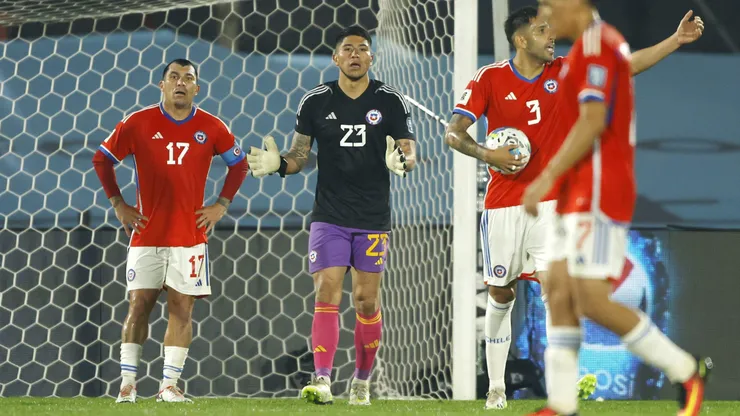 En el gol de Ecuador, Brayan Cortés tuvo una reacción que le costó críticas de parte de históricos de la selección chilena.