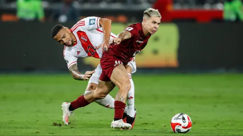 Yeferson Soteldo enfrenta la marca de Alexander Callens: Perú igualó ante Venezuela en Lima.