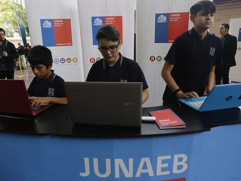 Anuncian fechas claves para postular y renovar a las Becas Junaeb