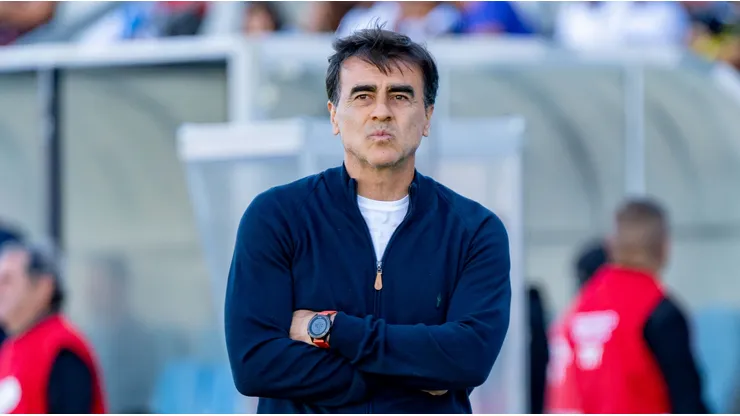 Gustavo Quinteros confirma deseo de dirigir a La Roja.