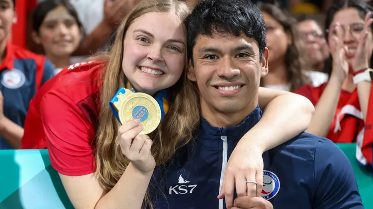 Jorge Carinao le pidió matrimonio a su pareja, Camila Schneider, tras ganar medalla de oro en el Para powerlifting.