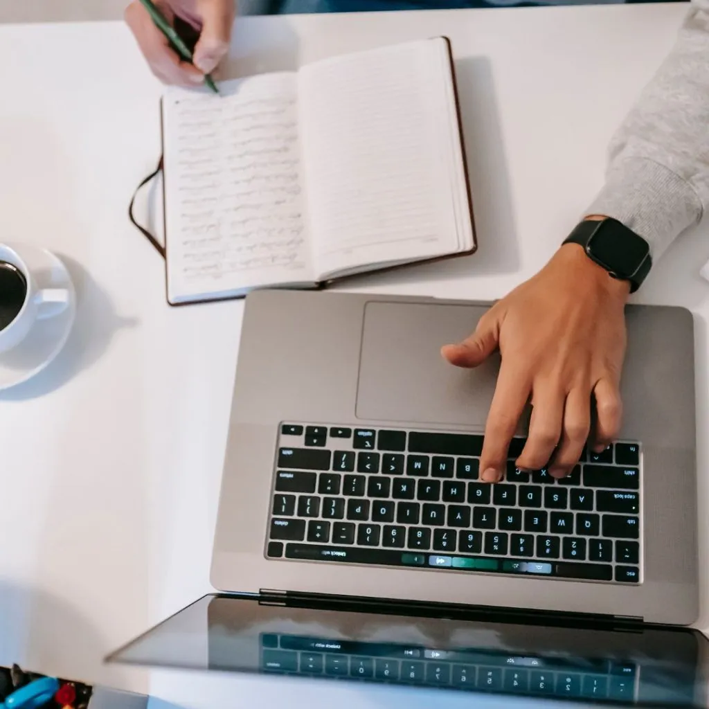 Periodista corporativo.