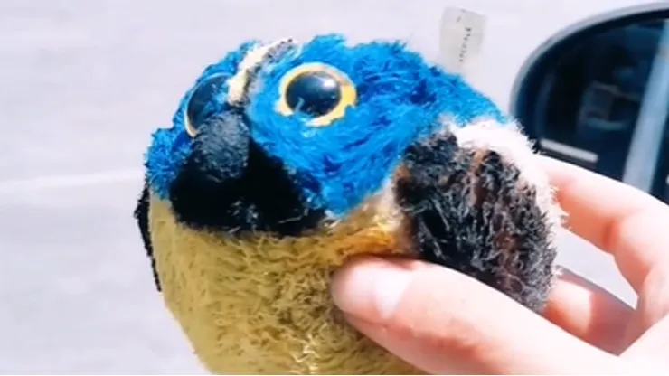 "Tiene olor a tempera": Estafan a padre con su hija por peluche de Fiu falso.