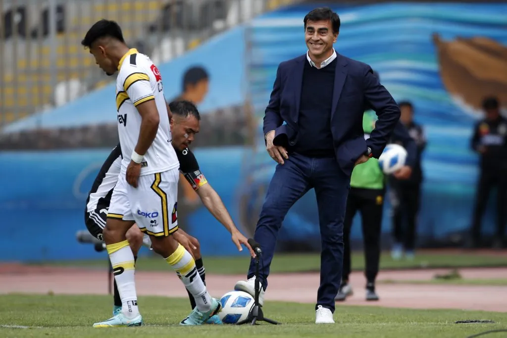 Gustavo Quinteros es uno de los principales candidatos para reemplazar a Eduardo Berizzo en la selección chilena. | Foto: Photosport.