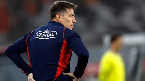 Eduardo Berizzo compromete su estancia en La Roja tras empate con Paraguay.