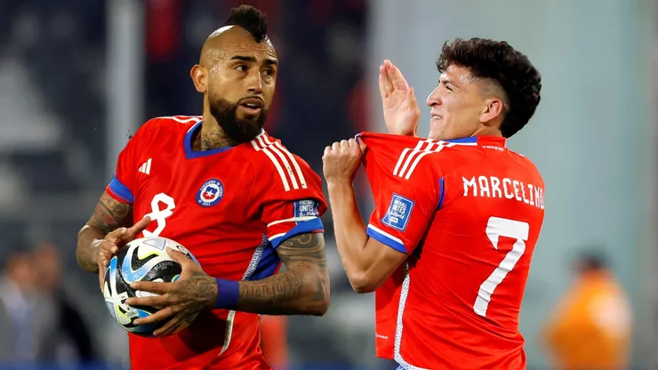 Arturo Vidal defendió con todo a Marcelino Núñez tras las críticas por su expulsión ante Venezuela.