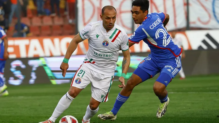 Marcelo Díaz regresó al país para jugar en la U, pero no se ha dado la opción.