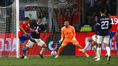 Chile recibe a Paraguay en el Estadio Monumental.
