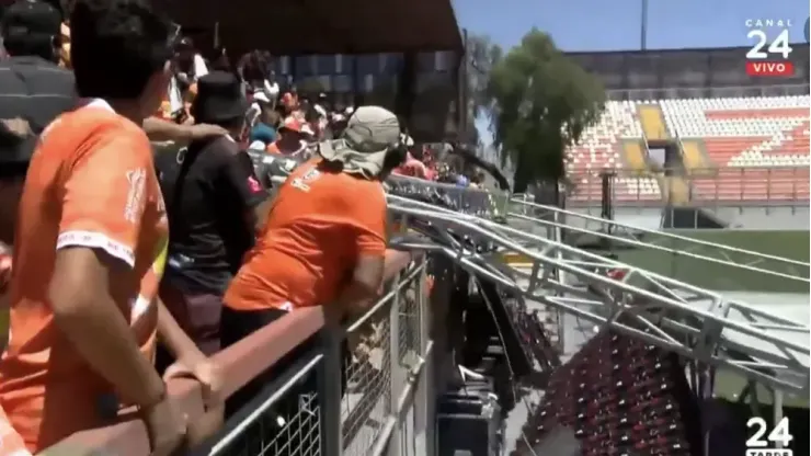 El momento en que la pantalla cae sobre los hinchas.