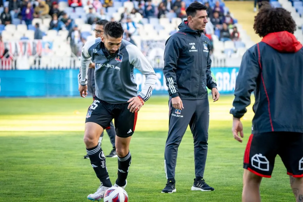 Emiliano Amor en el calentamiento del duelo entre Colo Colo y River Plate. (Foto: Guille Salazar/RedGol).