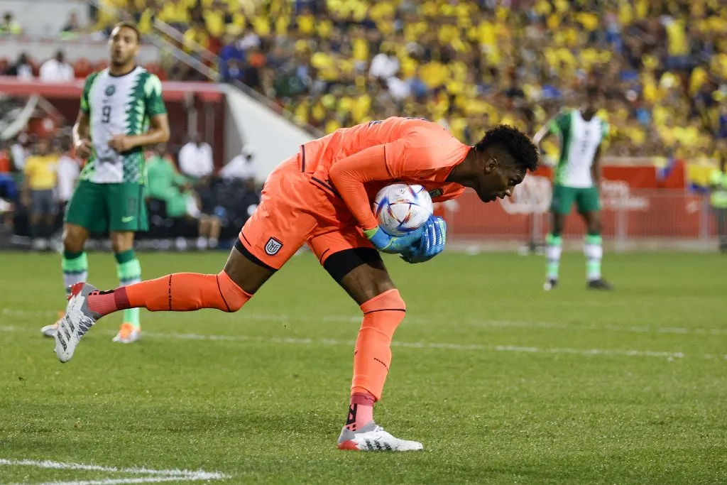 HARRISON, NEW JERSEY – JUNE 02: Alexander Domínguez #22 of Ecuador makes a save against Nigeria at Red Bull Arena on June 02, 2022 in Harrison, New Jersey. (Photo by Tim Nwachukwu/Getty Images)